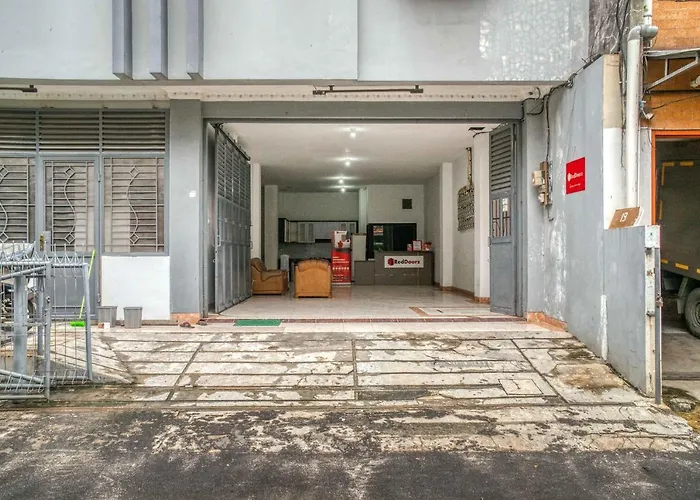 Reddoorz Near Duta Merlin